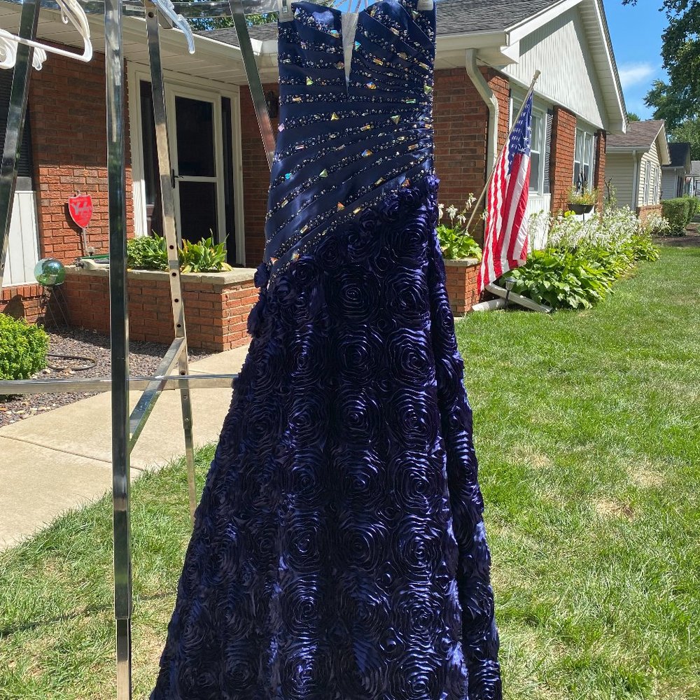 Tony Bowls prom dress with train